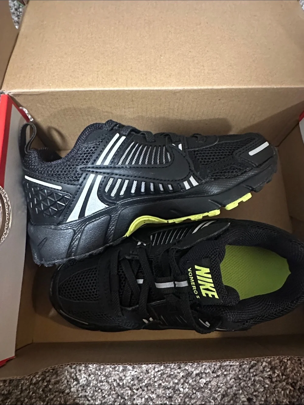 Nike kids Black vomero 5
